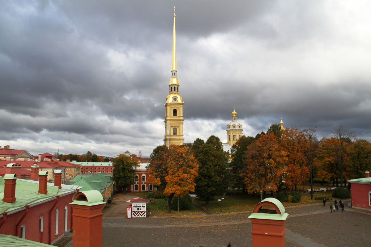 Петропавловская крепость в Санкт Петербурге осенью